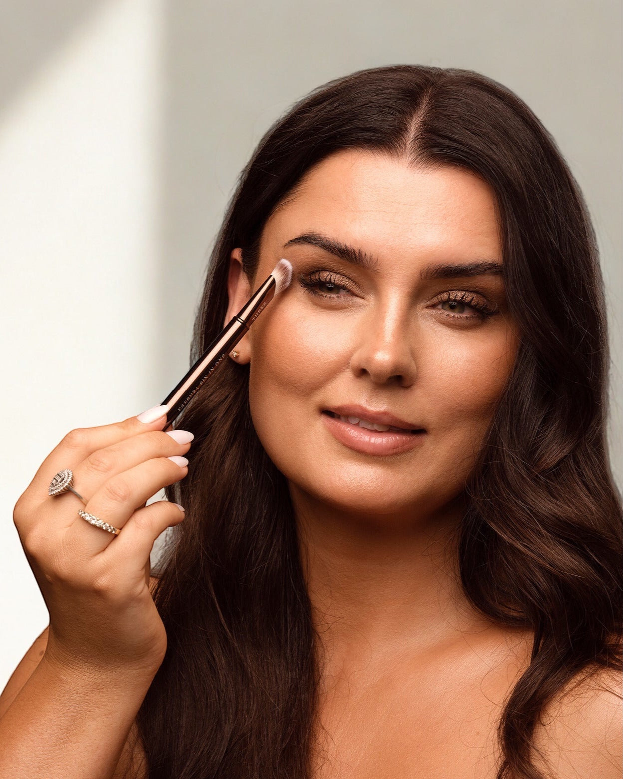 Touché Salli Essenza Six In One Brush System makeupbørste med veganske, syntetiske hår til øjenskygge, concealer, læber.